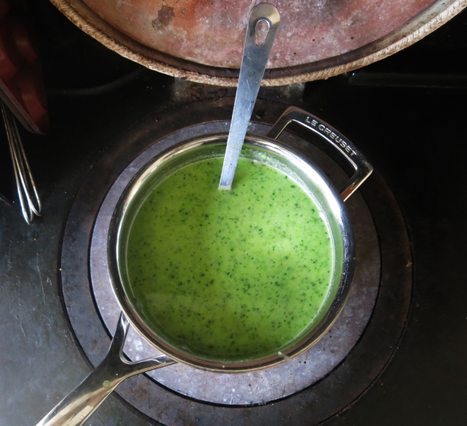Green & Clean. Healthy pea and mint soup recipe. Quick and easy to make.