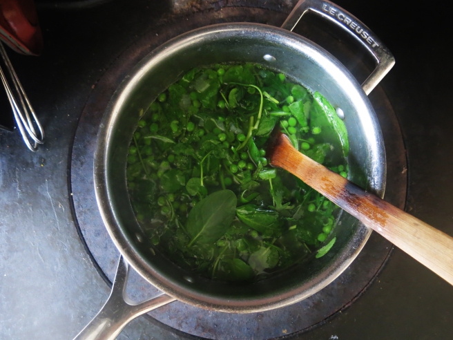 Green & Clean. Healthy pea and mint soup recipe. Quick and easy to make.